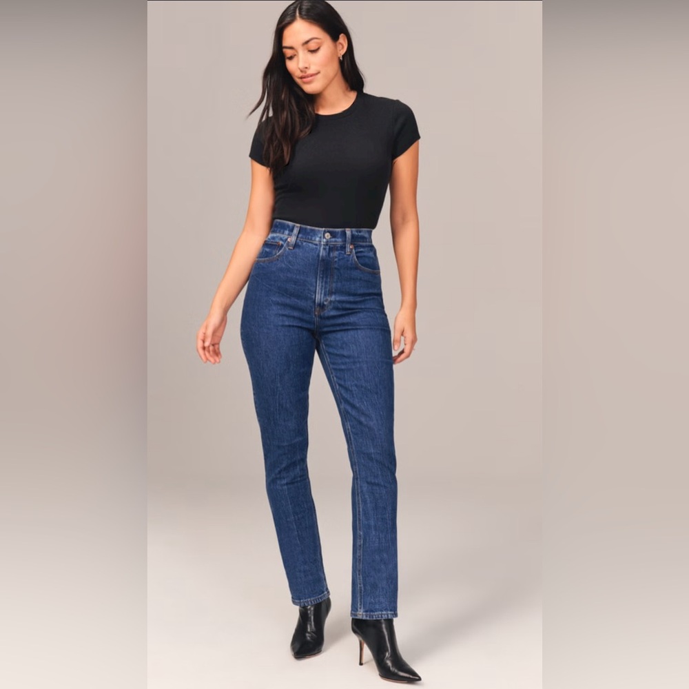 A&F Women’s Curve Love Ultra High Rise 90s Slim Straight Jean